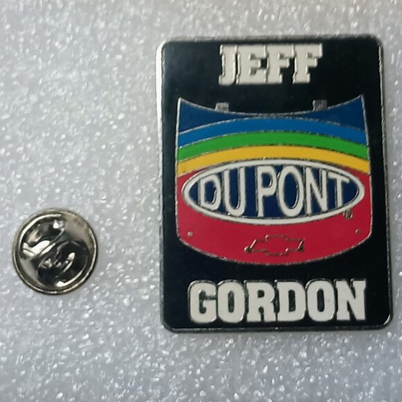 Official NASCAR Buckles of America Dupont #24 Jeff Gordon Square Hood Enamel Pin - Picture 1 of 4